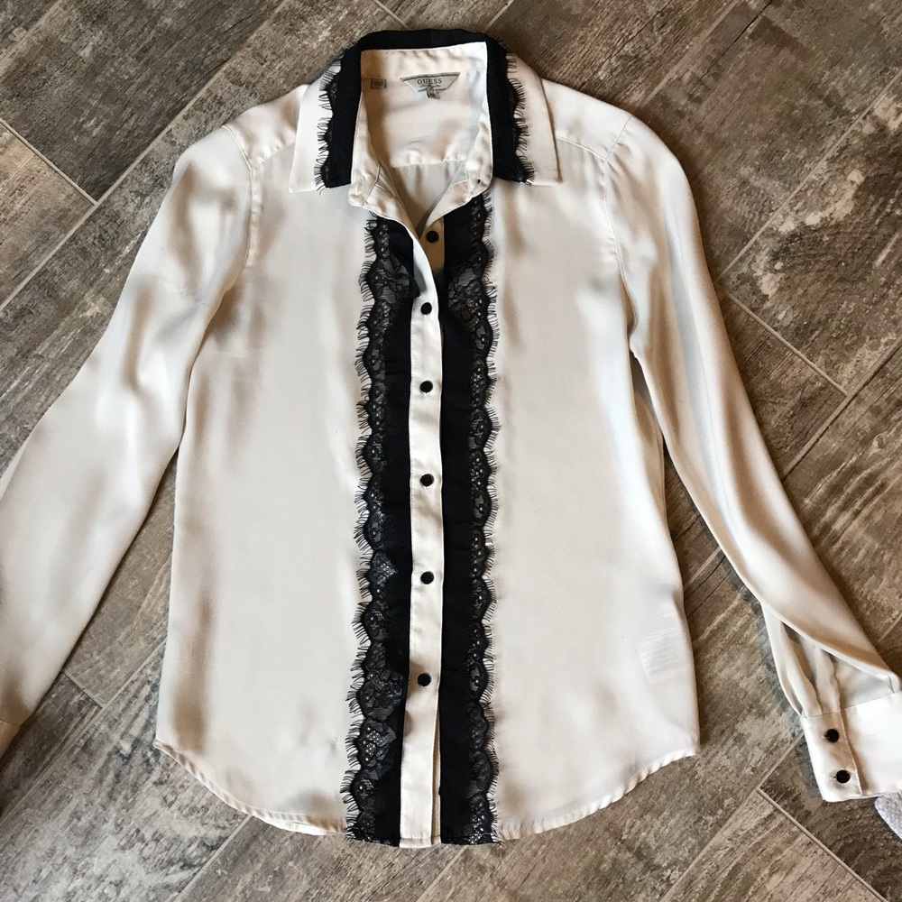 Guess silk blouse, Size XS in ivory w black lace